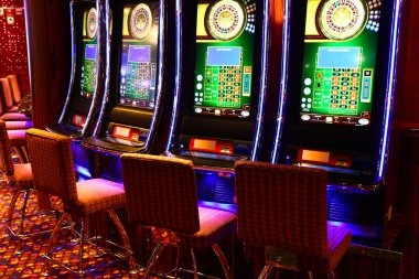 istana 62 mobile app interface showing live-dealer tables and sportsbook options